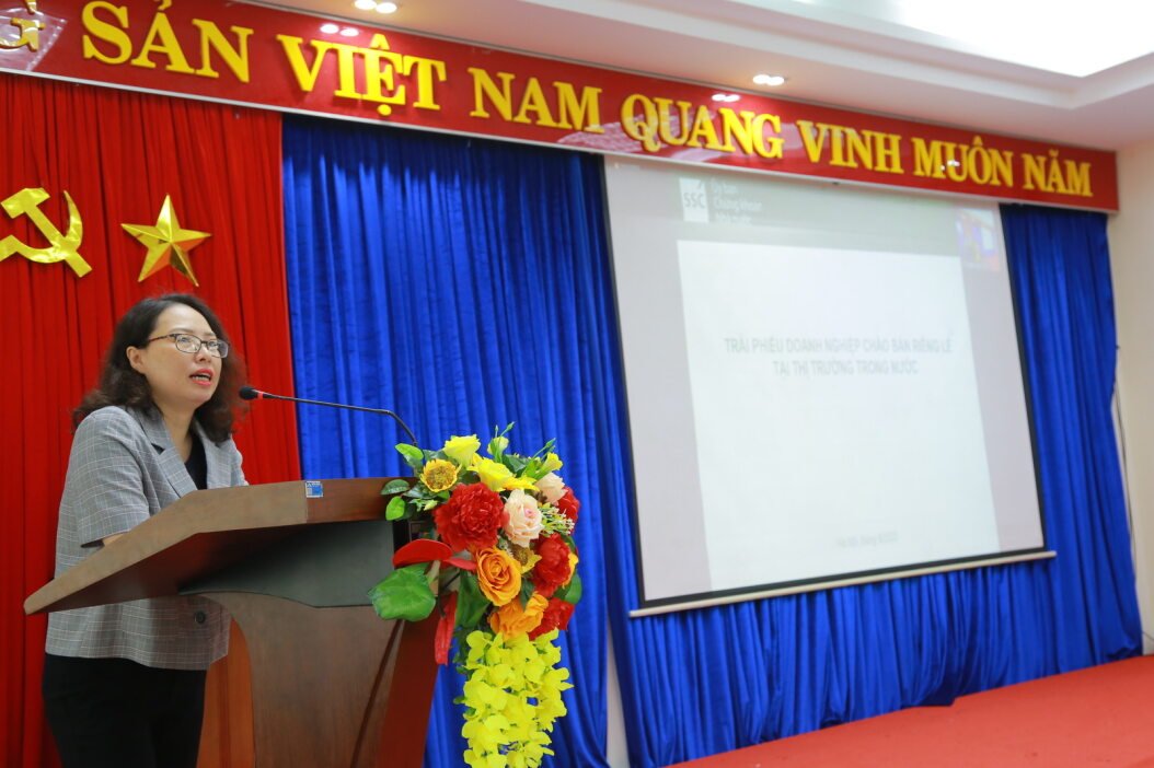 TS. Tạ Thanh Bình trình bày tại Hội nghị